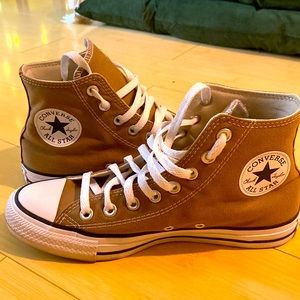 Converse All star size 8.5 women’s or 6.5 men’s in tan/brown